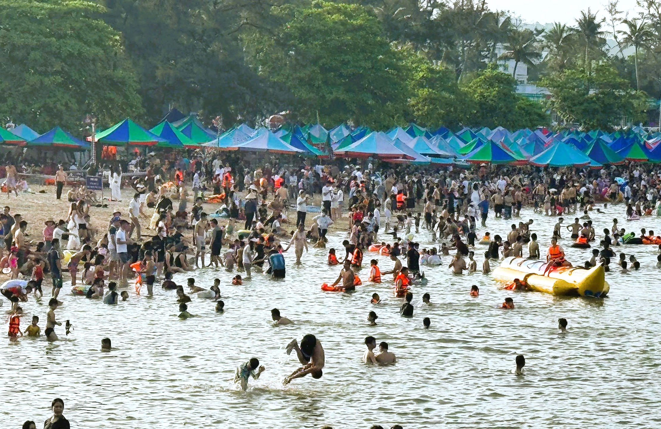 Mùa hè là thời điểm sôi động nhất của du lịch Hải Phòng