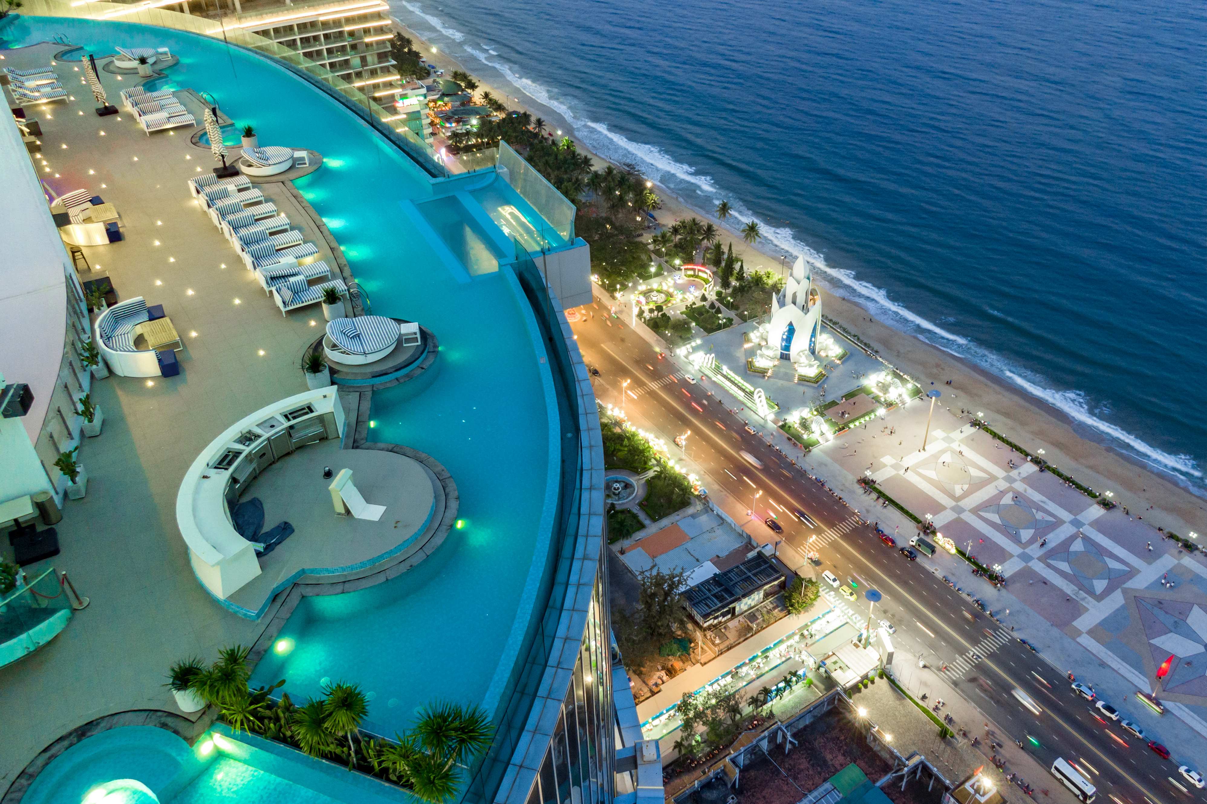 The Empyrean Nha Trang nằm gần trung tâm với nhiều phòng có view đẹp 