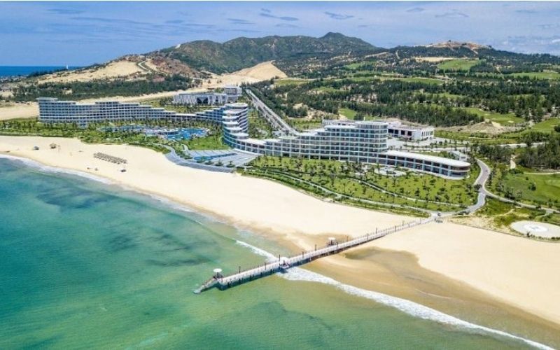 Khách sạn 5 sao FLC Luxury Hotel Quy Nhon sở hữu view biển toàn diện tại Nhơn Lý 
