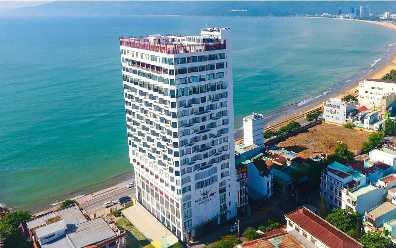 Nhà hàng sang trọng với view biển tại Hương Việt Hotel