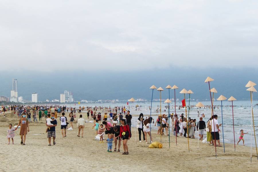 Tháng 4 đến tháng 9 biển đẹp là thời điểm lý tưởng nhất để du lịch Đà Nẵng