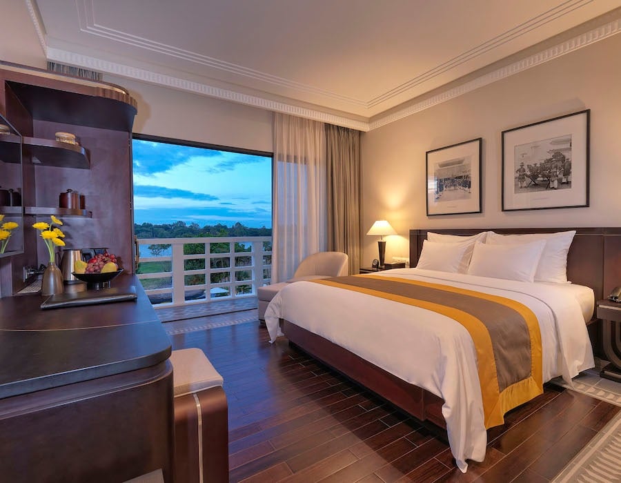 Khách sạn Azerai La Residence Hue với view hướng ra dòng sông Hương thơ mộng