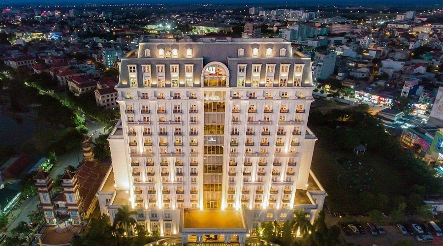 Khách sạn Indochine Palace Hotel phong cách hoàng gia giữa lòng thành phố Huế