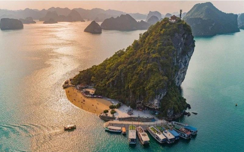 Toàn cảnh Đảo Ti Tốp nhìn từ trên cao 