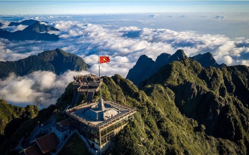 Đỉnh Fansipan hùng vĩ