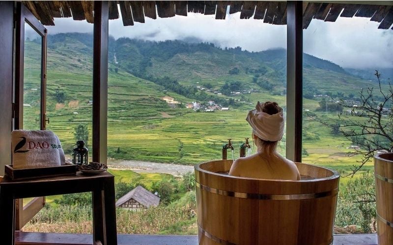 Trải nghiệm tắm lá Dao Đỏ tại bản Tả Phìn