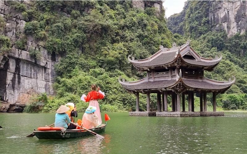 Tràng An - di sản thiên nhiên giữa lòng Ninh Bình