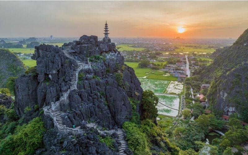 Toàn cảnh đồng lúa nhìn từ đỉnh Hang Múa