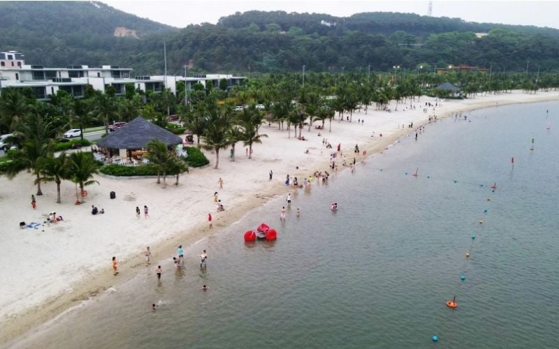 Bãi biển Đồ Sơn với bờ cát mịn và không gian thoáng đãng