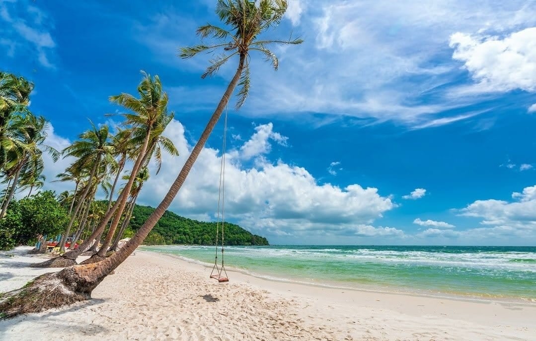 Khí hậu ở Phú Quốc chia thành hai mùa rõ rệt