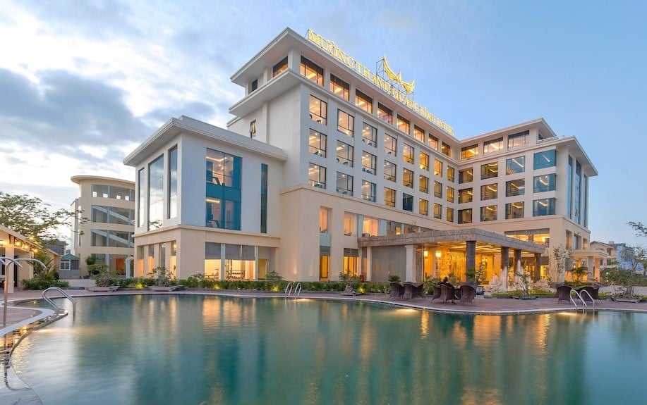 Mường Thanh Holiday Quảng Bình Hotel có vị trí gần biển và trung tâm thành phố