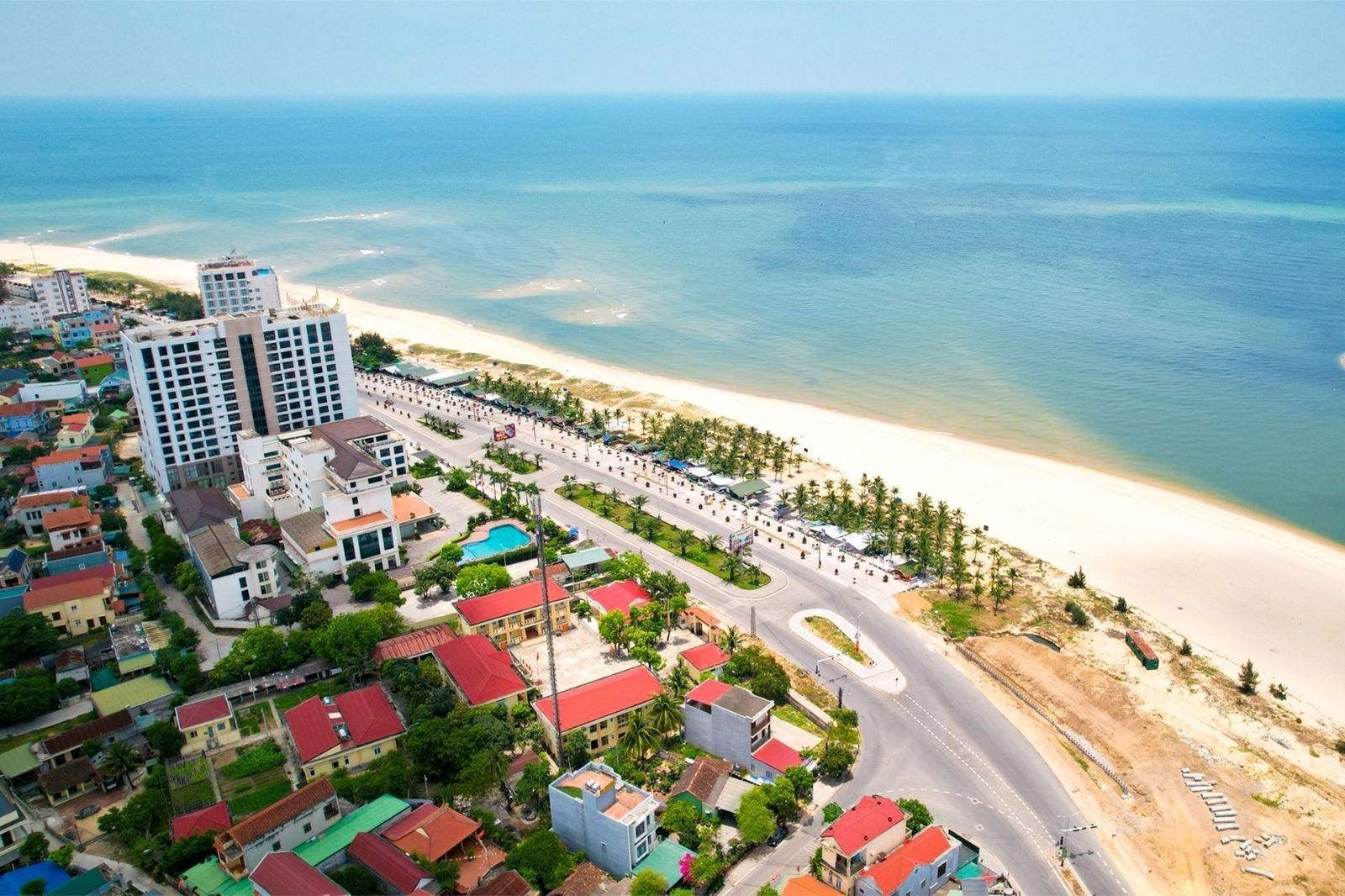 Khí hậu tại Đồng Hới chia thành hai mùa rõ rệt