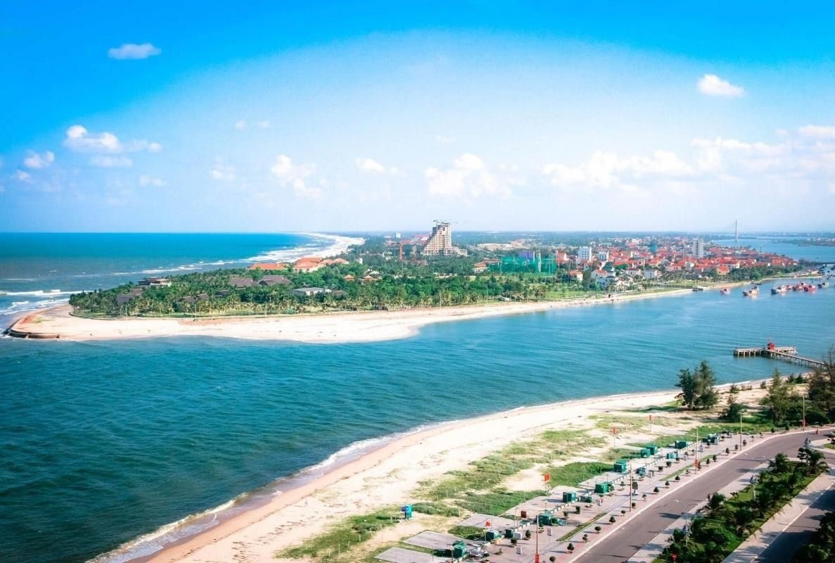 Bạn nên chọn đi du lịch vào mùa khô nếu muốn tắm biển và khám phá thiên nhiên