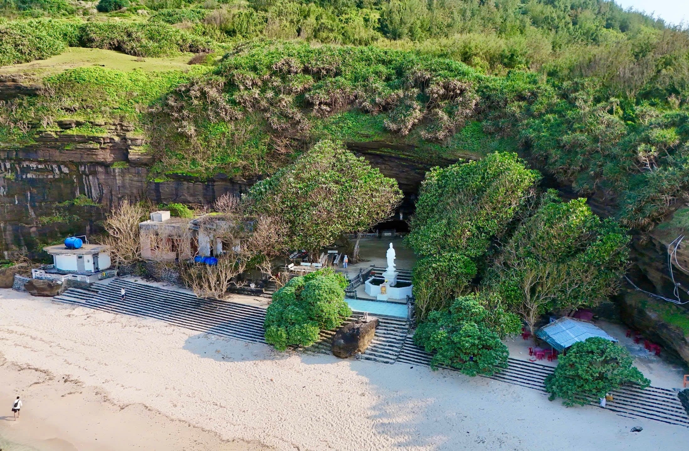 Chùa Hang - Ngôi chùa nằm trong hang đá ở đảo Lý Sơn