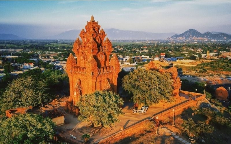 Tháp Po Klong Garai là dấu ấn kiến trúc Chăm cổ kính tại Ninh Thuận