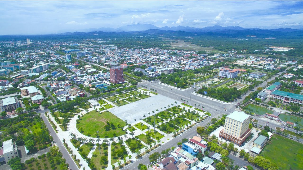Quảng trường 24.3 Tam Kỳ là nơi diễn ra các hoạt động văn hoá phục vụ cộng đồng