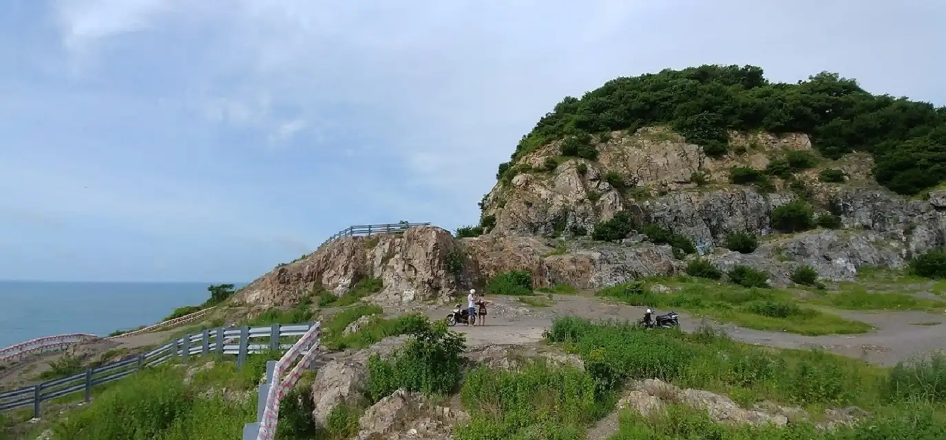 Đồi Con Heo Vũng Tàu sở hữu góc nhìn rộng ra biển và nội đô