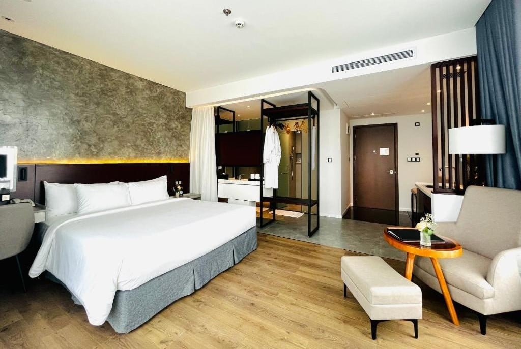 New CC Hotel gây ấn tượng với phong cách thiết kế hiện đại, phòng ốc sạch sẽ và mức giá hợp lý