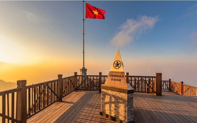 Đỉnh Fansipan là “nóc nhà Đông Dương” hùng vĩ