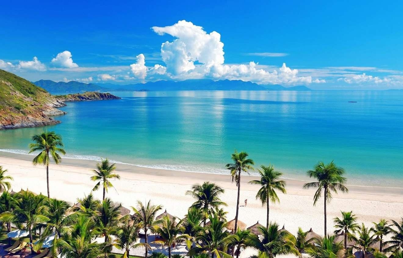 Biển Mỹ Khê được đánh giá là một trong những bãi biển đẹp nhất hành tinh