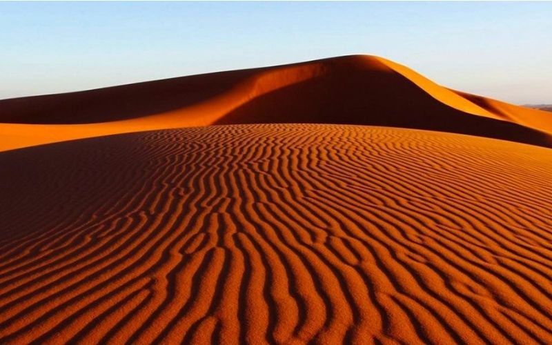 Đồi Cát Đỏ rực rỡ dưới ánh hoàng hôn