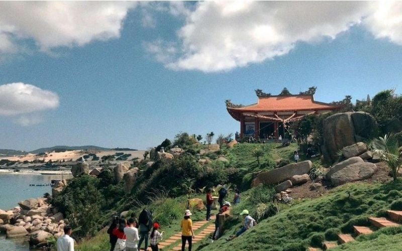 Toàn cảnh chùa Thiên Ấn nhìn từ trên cao