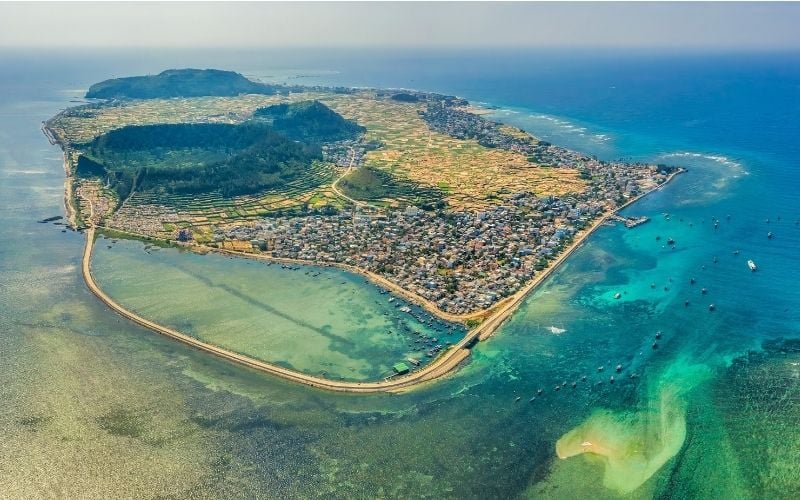 Cảnh sắc biển đảo Lý Sơn nhìn từ trên cao