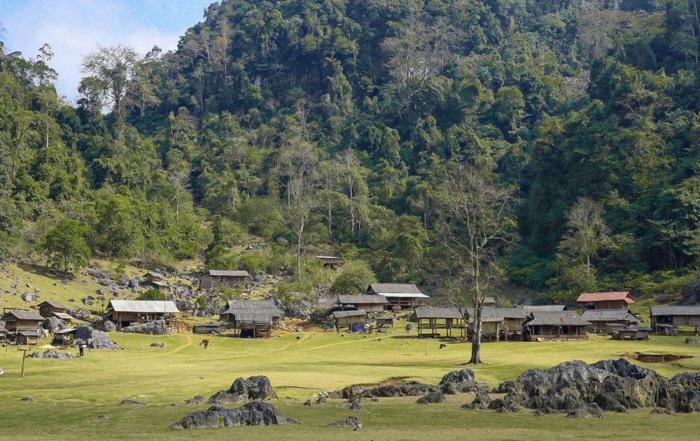 Hang Táu nằm tại xã Chiềng Hắc