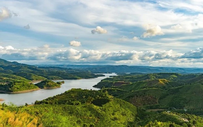 Hồ Tà Đùng thuộc khu bảo tồn thiên nhiên Tà Đùng