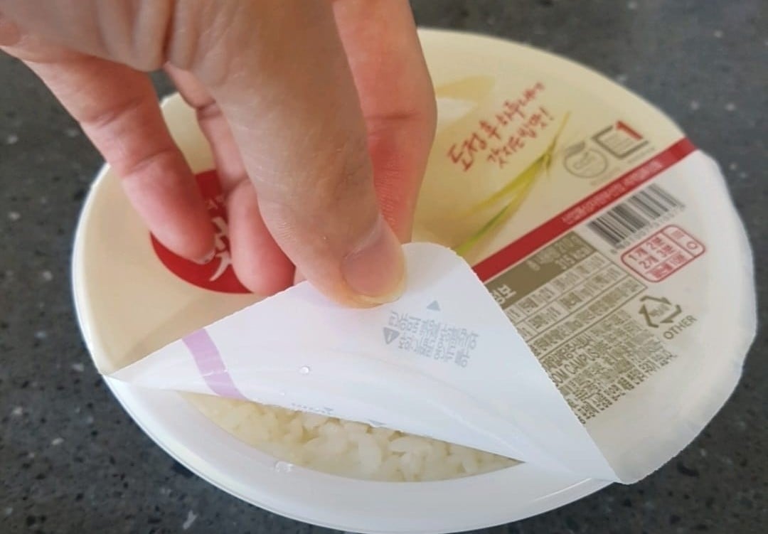 Thời gian sử dụng của cơm hộp ăn liền sau khi mở gói phụ thuộc vào nhiều yếu tố