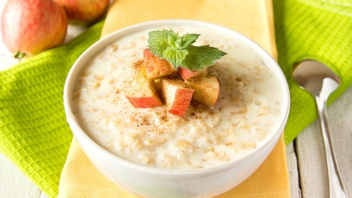 Độ đặc của cháo yến mạch có thể điều chỉnh theo khả năng tiêu hoá của trẻ