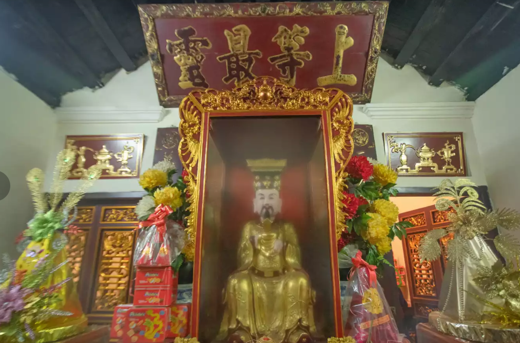 Các Vị Thần Được Thờ Cúng Tại Đền Đống Nước