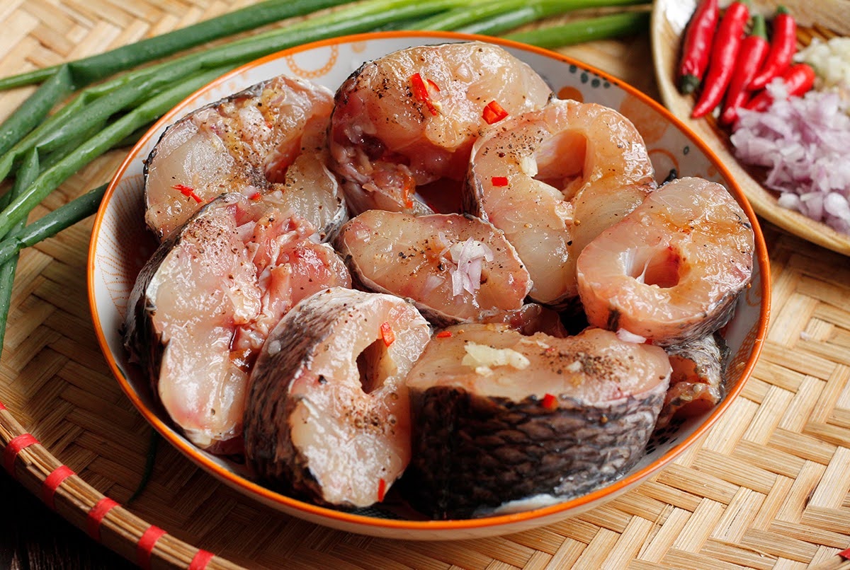 Quy Trình Ướp Cá Lóc Đồng Xả Ớt Chuẩn Vị Nhà Làm: Tỉ Mỉ Từng Bước, Đậm Đà Hương Vị