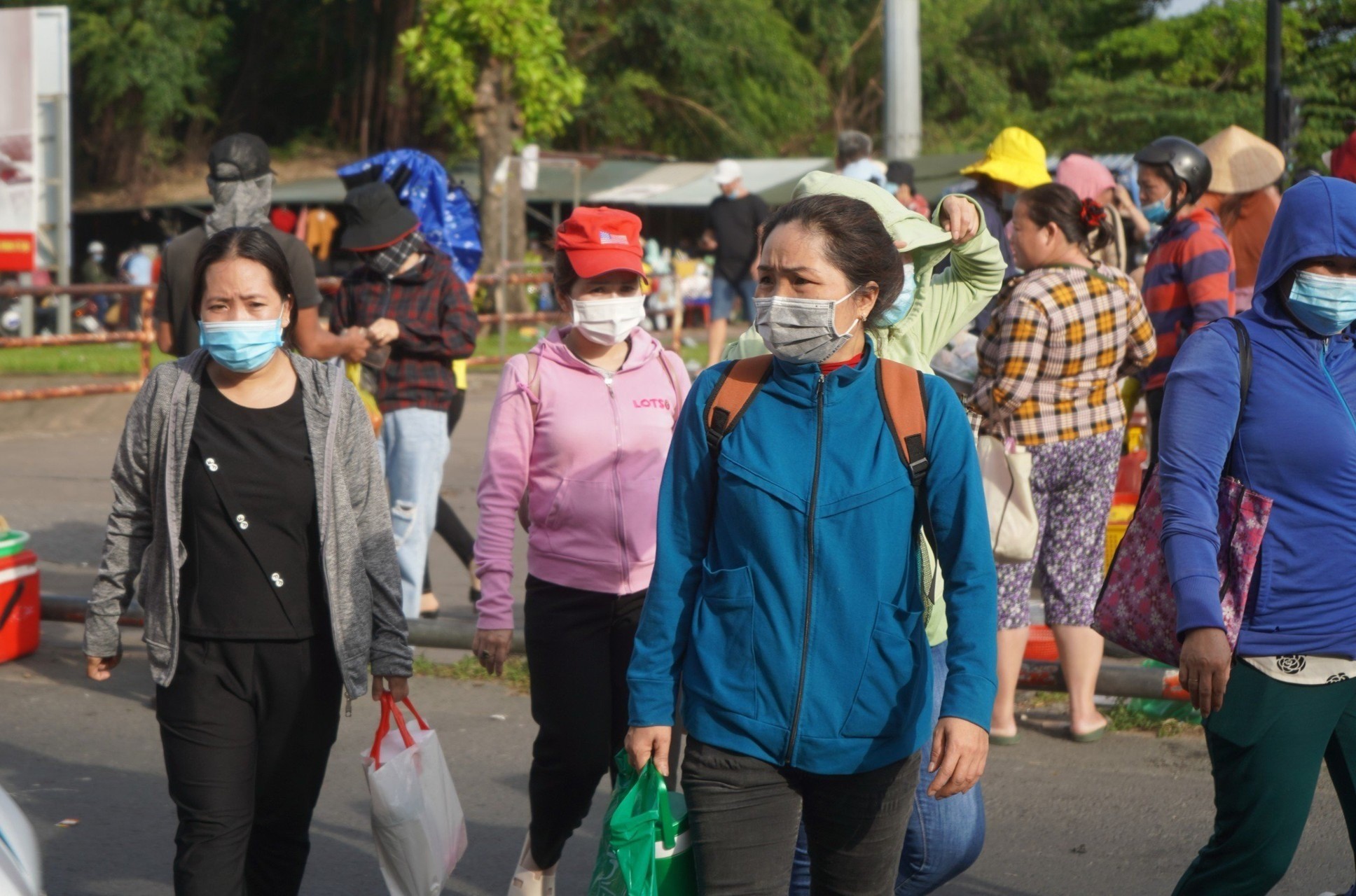 that-nghiep-tuoi-trung-nien-nen-tiep-tuc-tim-viec-moi-hay-khoi-nghiep-kinh-doanh-tap-hoa-1