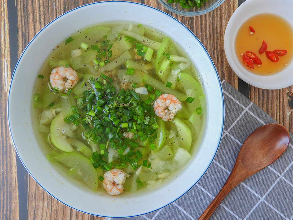 4-mon-canh-voi-bot-tom-sieu-de-lam-nuoc-dung-ngot-thom-hop-voi-moi-khau-vi