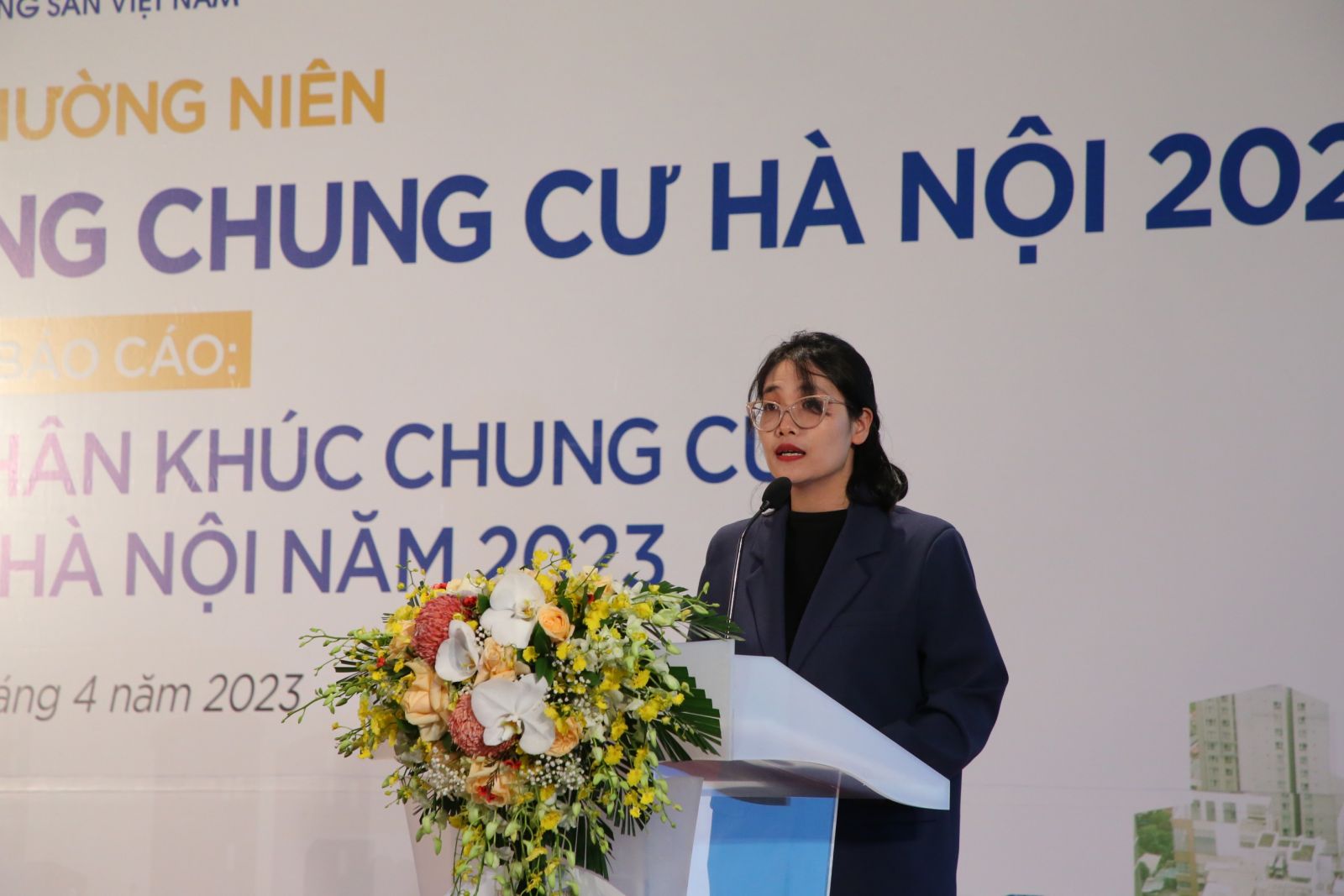 Bà Bùi Thị Hương - Trưởng phòng Dự án chiến lược, Viện Nghiên cứu Bất động sản Việt Nam đã trình bày về Báo cáo thường niên Xu hướng thị trường chung cư trung – cao cấp Hà Nội năm 2023, triển vọng giai đoạn 2023 – 2025