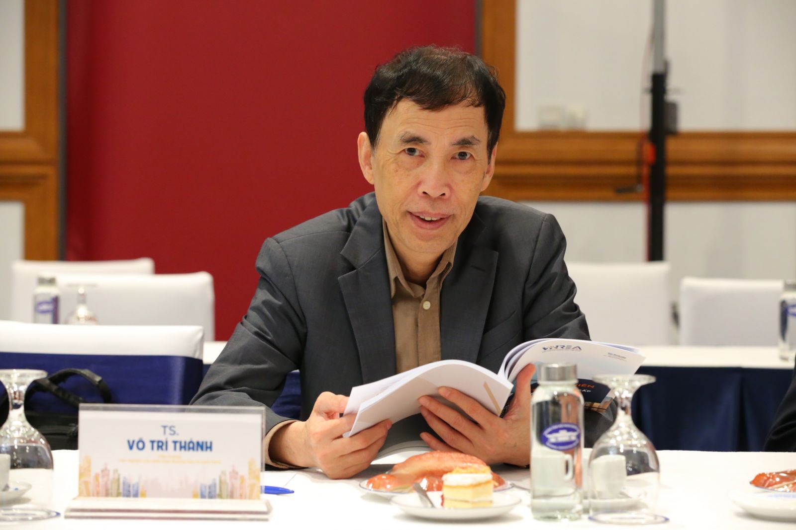 TS. Võ Trí Thành - Viện trưởng Viện Nghiên cứu Phát triển thương hiệu và cạnh tranh