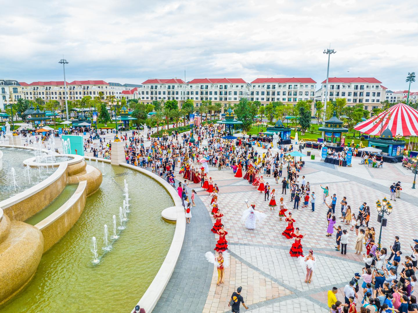 cap-nhat-moi-nhat-ve-cac-le-hoi-mua-he-dien-ra-tai-quang-truong-kinh-do-anh-sang-vinhomes-ocean-park-2-onehousing-5