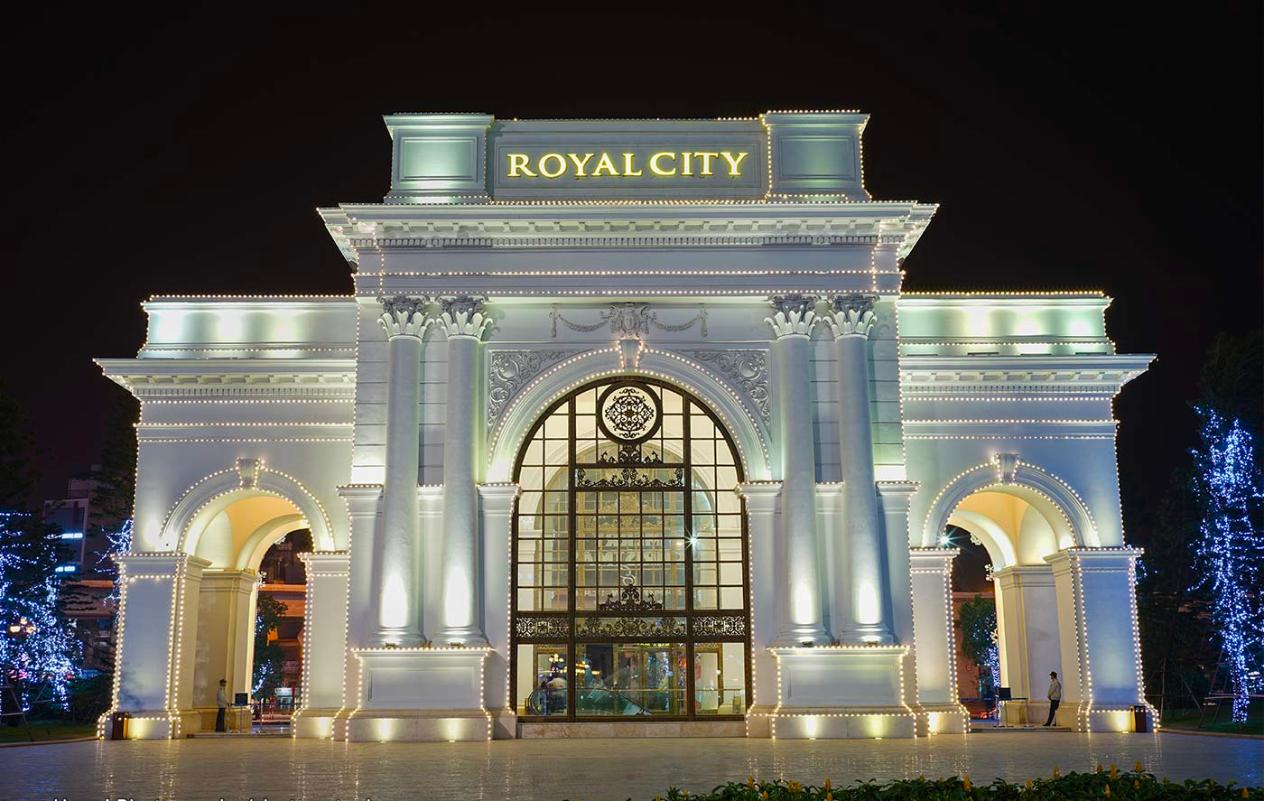 Giải đáp thắc mắc: Đến Royal City có gì chơi? giá vé vào royal