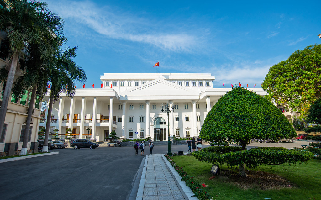 huong-dan-di-chuyen-tu-masteri-west-heights-den-truong-dai-hoc-ha-noi-onehousing-2