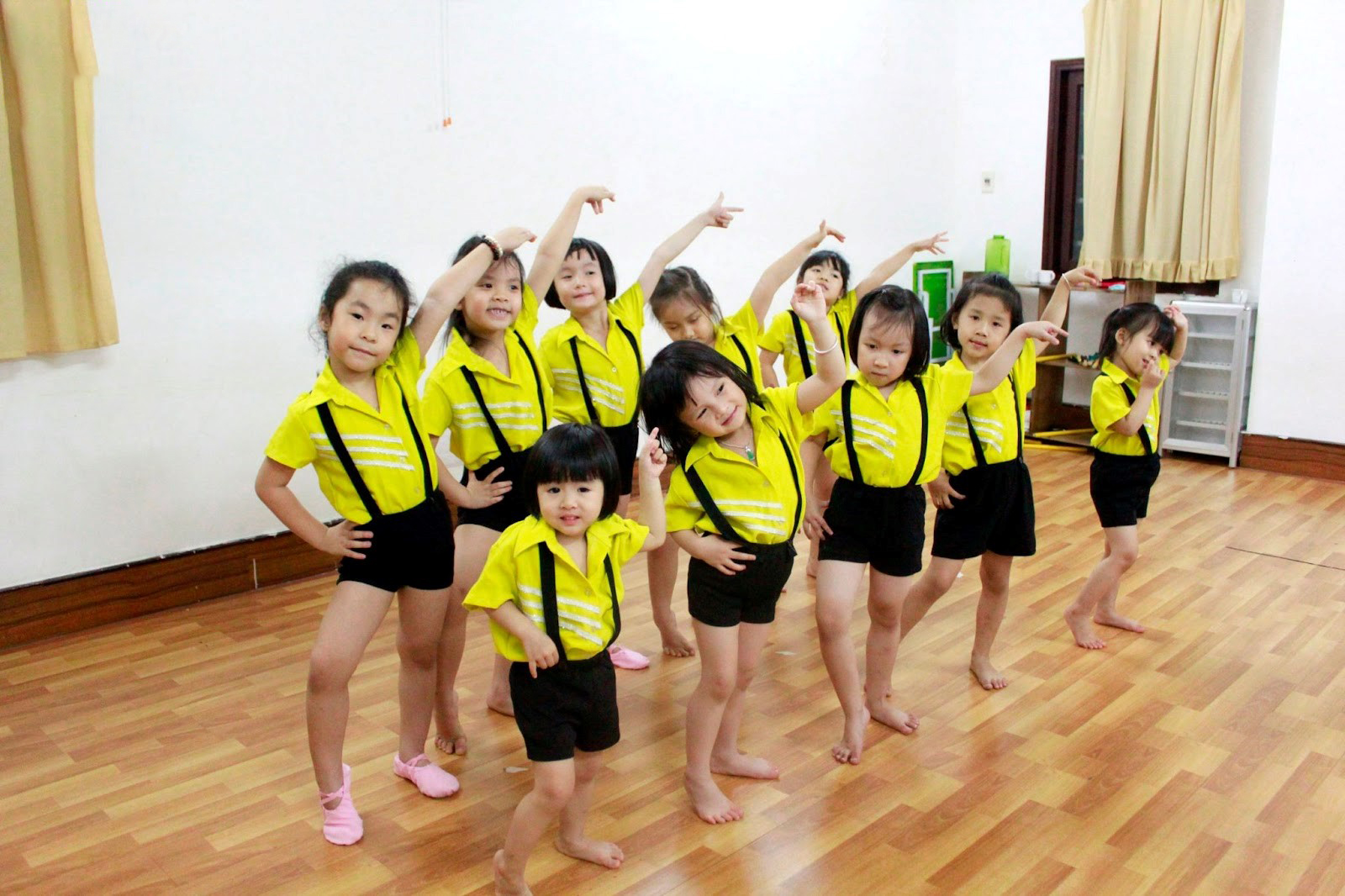 kham-pha-lop-aerobic-thieu-nhi-tai-kids-art-and-music-saigon-gan-chung-cu-1a-1b-nguyen-dinh-chieu-quan-1-OneHousing-3