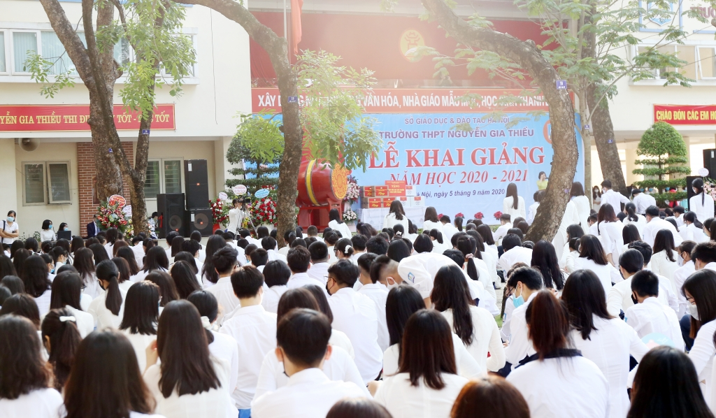 Toàn cảnh lễ khai giảng năm học 2020 - 2021 của học sinh trường THPT Nguyễn Gia Thiều